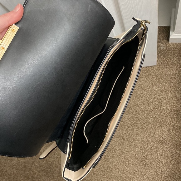 Neutral crossbody purse - Picture 3 of 5